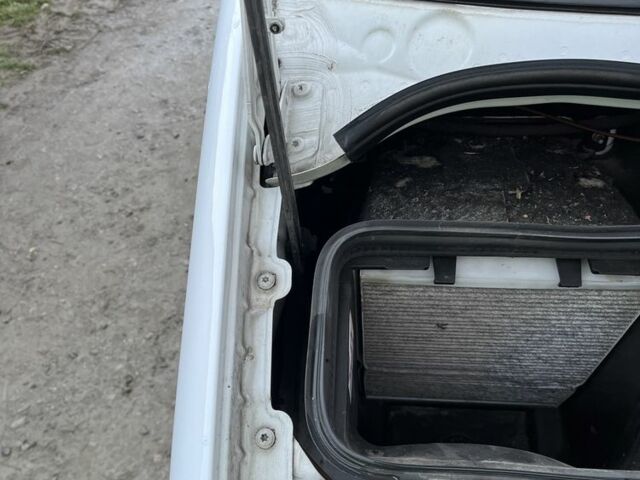 Белый Мерседес Sprinter, объемом двигателя 3 л и пробегом 498 тыс. км за 37131 $, фото 16 на Automoto.ua