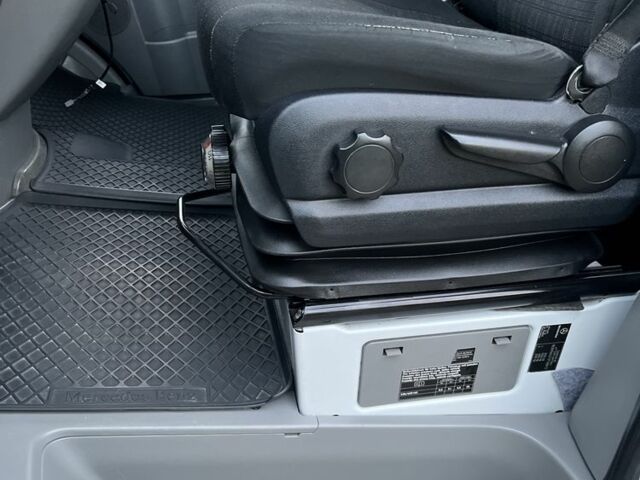 Белый Мерседес Sprinter, объемом двигателя 3 л и пробегом 498 тыс. км за 37131 $, фото 13 на Automoto.ua