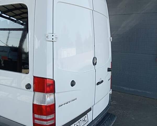 Белый Мерседес Sprinter, объемом двигателя 2.2 л и пробегом 290 тыс. км за 13200 $, фото 3 на Automoto.ua
