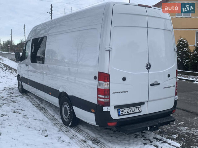 Белый Мерседес Sprinter, объемом двигателя 3 л и пробегом 306 тыс. км за 29990 $, фото 5 на Automoto.ua