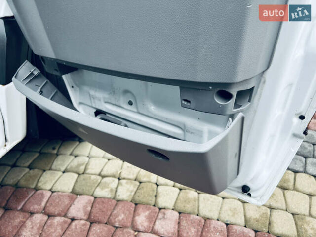 Белый Мерседес Sprinter, объемом двигателя 2.1 л и пробегом 410 тыс. км за 17500 $, фото 25 на Automoto.ua