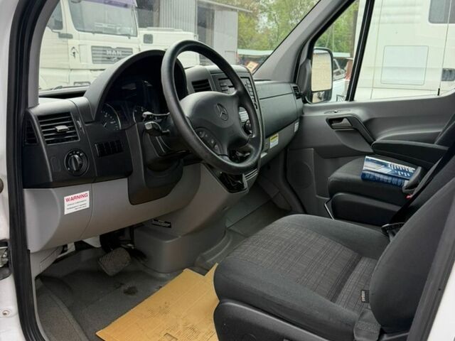 Белый Мерседес Sprinter, объемом двигателя 3 л и пробегом 35 тыс. км за 38999 $, фото 4 на Automoto.ua