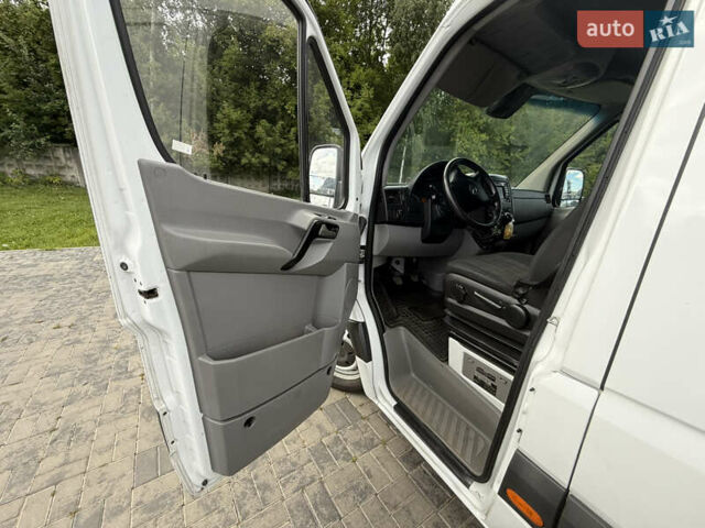 Белый Мерседес Sprinter, объемом двигателя 2.2 л и пробегом 325 тыс. км за 19000 $, фото 9 на Automoto.ua