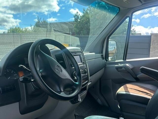 Белый Мерседес Sprinter, объемом двигателя 2.1 л и пробегом 312 тыс. км за 14600 $, фото 6 на Automoto.ua