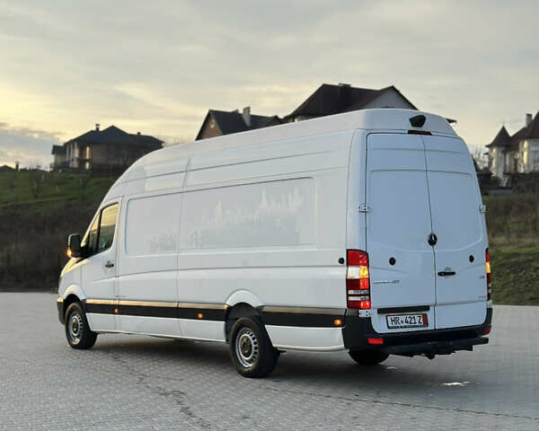 Белый Мерседес Sprinter, объемом двигателя 0 л и пробегом 218 тыс. км за 28837 $, фото 7 на Automoto.ua