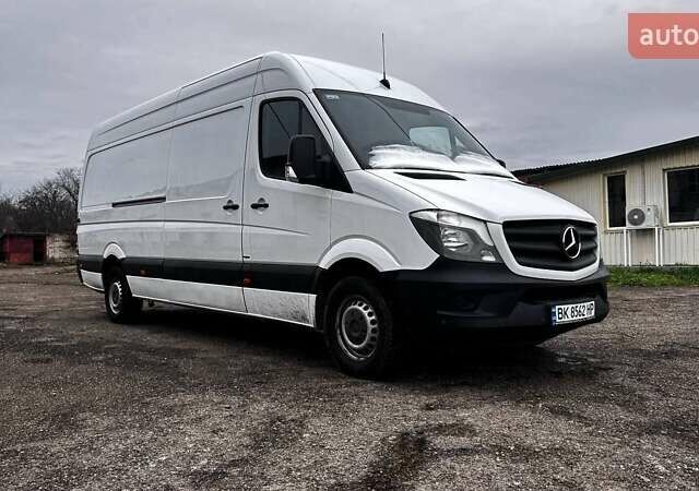 Белый Мерседес Sprinter, объемом двигателя 2.1 л и пробегом 312 тыс. км за 18500 $, фото 4 на Automoto.ua