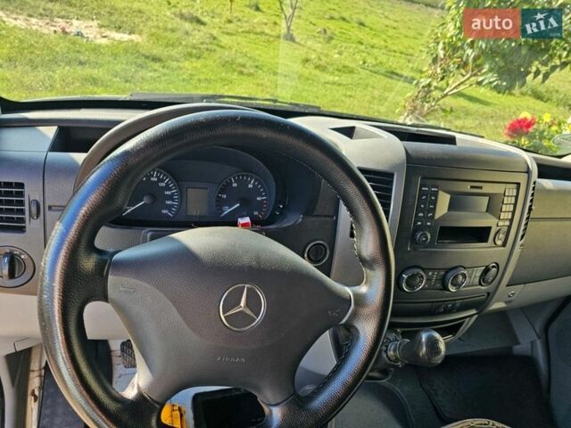Белый Мерседес Sprinter, объемом двигателя 2.14 л и пробегом 377 тыс. км за 11500 $, фото 4 на Automoto.ua