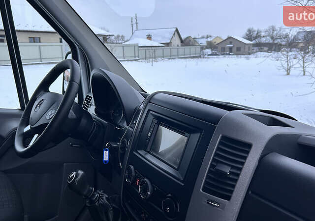 Белый Мерседес Sprinter, объемом двигателя 0 л и пробегом 330 тыс. км за 21800 $, фото 34 на Automoto.ua