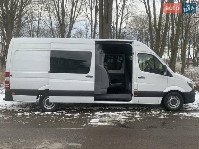 Белый Мерседес Sprinter, объемом двигателя 3 л и пробегом 306 тыс. км за 29990 $, фото 2 на Automoto.ua