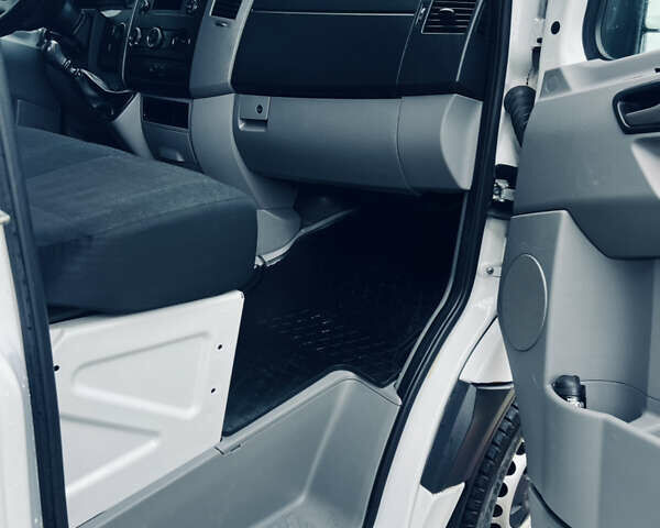 Белый Мерседес Sprinter, объемом двигателя 2.1 л и пробегом 410 тыс. км за 17500 $, фото 6 на Automoto.ua