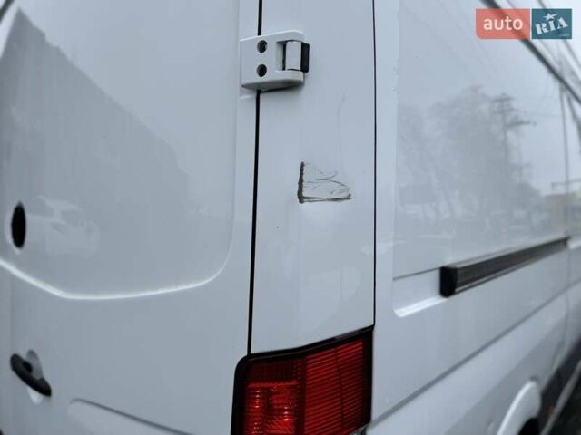 Белый Мерседес Sprinter, объемом двигателя 2.2 л и пробегом 298 тыс. км за 13900 $, фото 14 на Automoto.ua