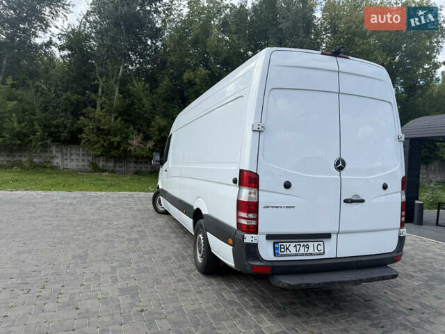 Белый Мерседес Sprinter, объемом двигателя 2.2 л и пробегом 325 тыс. км за 19000 $, фото 2 на Automoto.ua