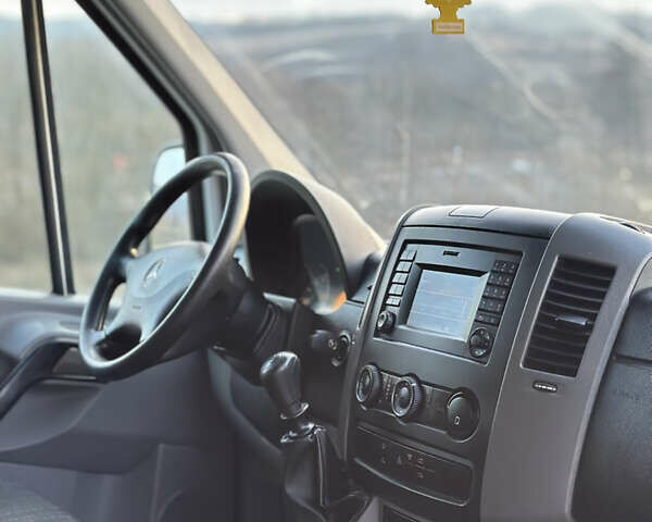 Белый Мерседес Sprinter, объемом двигателя 0 л и пробегом 218 тыс. км за 28837 $, фото 11 на Automoto.ua