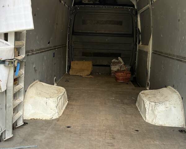 Белый Мерседес Sprinter, объемом двигателя 3 л и пробегом 240 тыс. км за 24000 $, фото 4 на Automoto.ua