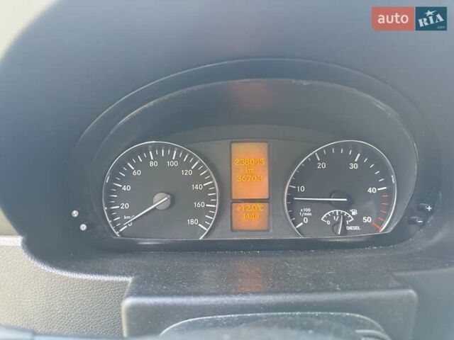 Белый Мерседес Sprinter, объемом двигателя 3 л и пробегом 240 тыс. км за 24000 $, фото 5 на Automoto.ua