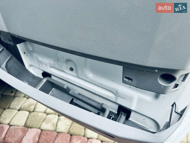 Белый Мерседес Sprinter, объемом двигателя 2.1 л и пробегом 410 тыс. км за 17500 $, фото 27 на Automoto.ua