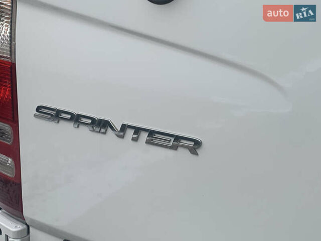 Белый Мерседес Sprinter, объемом двигателя 3 л и пробегом 306 тыс. км за 29990 $, фото 24 на Automoto.ua