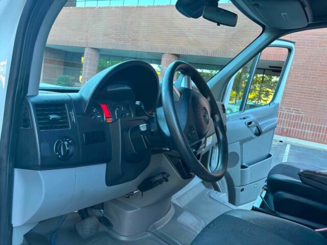 Белый Мерседес Sprinter, объемом двигателя 3 л и пробегом 78 тыс. км за 10000 $, фото 11 на Automoto.ua