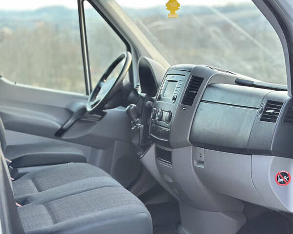 Белый Мерседес Sprinter, объемом двигателя 0 л и пробегом 218 тыс. км за 28837 $, фото 10 на Automoto.ua