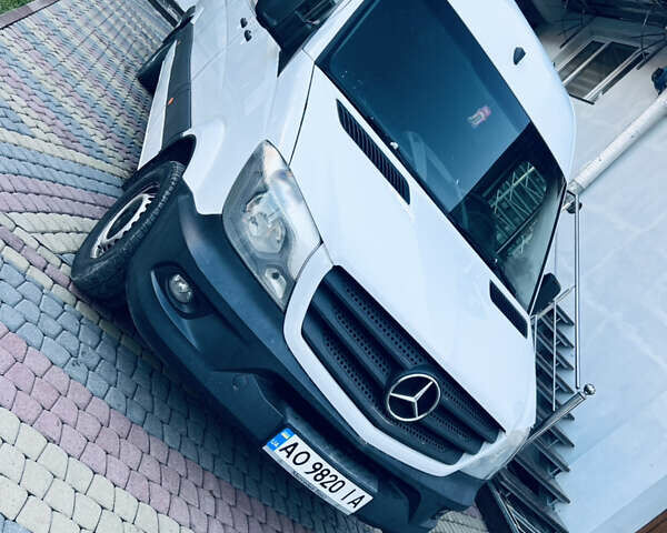Белый Мерседес Sprinter, объемом двигателя 2.1 л и пробегом 410 тыс. км за 17500 $, фото 3 на Automoto.ua