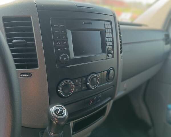 Белый Мерседес Sprinter, объемом двигателя 3 л и пробегом 280 тыс. км за 24999 $, фото 5 на Automoto.ua