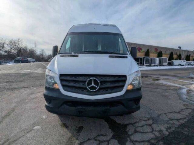 Белый Мерседес Sprinter, объемом двигателя 2.1 л и пробегом 77 тыс. км за 10000 $, фото 1 на Automoto.ua