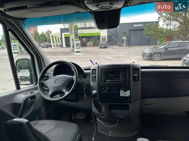 Белый Мерседес Sprinter, объемом двигателя 2.14 л и пробегом 450 тыс. км за 21000 $, фото 2 на Automoto.ua