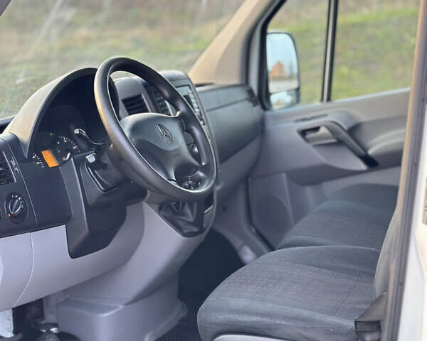 Белый Мерседес Sprinter, объемом двигателя 0 л и пробегом 218 тыс. км за 28837 $, фото 14 на Automoto.ua