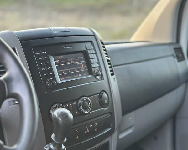 Белый Мерседес Sprinter, объемом двигателя 0 л и пробегом 218 тыс. км за 28837 $, фото 12 на Automoto.ua