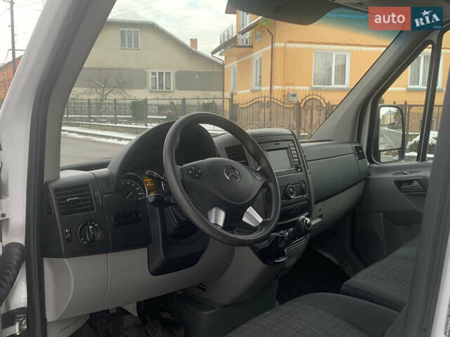 Белый Мерседес Sprinter, объемом двигателя 3 л и пробегом 306 тыс. км за 29990 $, фото 8 на Automoto.ua