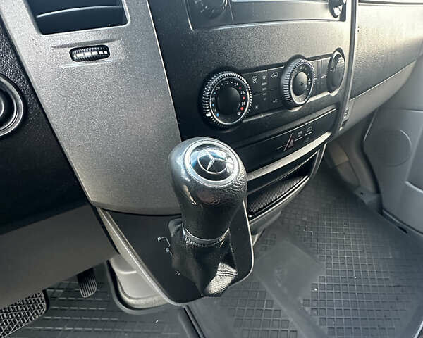 Білий Мерседес Sprinter, об'ємом двигуна 2.2 л та пробігом 265 тис. км за 18700 $, фото 19 на Automoto.ua