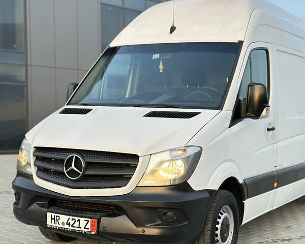 Белый Мерседес Sprinter, объемом двигателя 0 л и пробегом 218 тыс. км за 28837 $, фото 8 на Automoto.ua