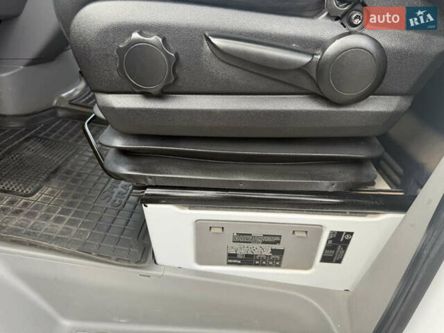 Белый Мерседес Sprinter, объемом двигателя 2.2 л и пробегом 325 тыс. км за 19000 $, фото 18 на Automoto.ua