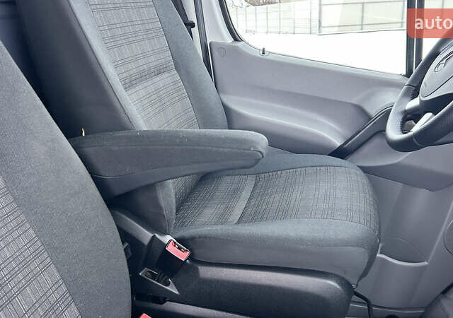 Белый Мерседес Sprinter, объемом двигателя 0 л и пробегом 330 тыс. км за 21800 $, фото 35 на Automoto.ua