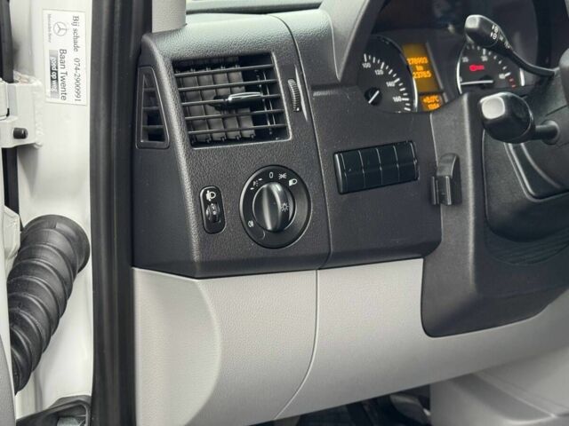 Белый Мерседес Sprinter, объемом двигателя 2.2 л и пробегом 278 тыс. км за 21750 $, фото 15 на Automoto.ua