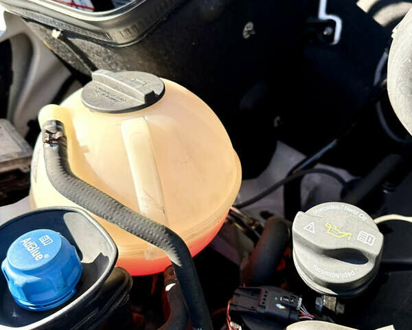 Белый Мерседес Sprinter, объемом двигателя 3 л и пробегом 245 тыс. км за 30000 $, фото 17 на Automoto.ua