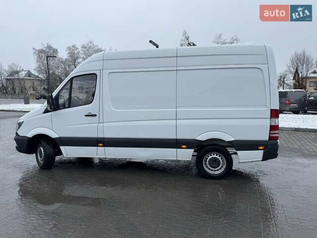 Белый Мерседес Sprinter, объемом двигателя 2.2 л и пробегом 298 тыс. км за 13900 $, фото 3 на Automoto.ua