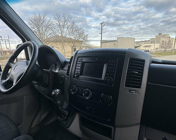 Белый Мерседес Sprinter, объемом двигателя 2.2 л и пробегом 265 тыс. км за 18700 $, фото 17 на Automoto.ua