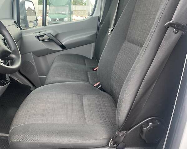 Белый Мерседес Sprinter, объемом двигателя 3 л и пробегом 270 тыс. км за 31500 $, фото 15 на Automoto.ua