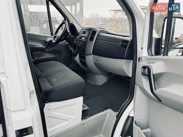 Белый Мерседес Sprinter, объемом двигателя 2.2 л и пробегом 298 тыс. км за 13900 $, фото 58 на Automoto.ua