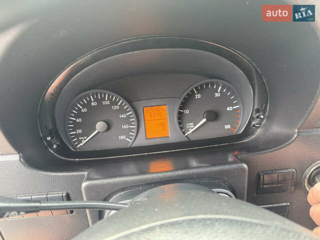 Белый Мерседес Sprinter, объемом двигателя 2.2 л и пробегом 325 тыс. км за 19000 $, фото 13 на Automoto.ua