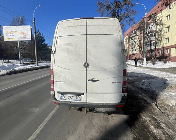 Белый Мерседес Sprinter, объемом двигателя 2.14 л и пробегом 541 тыс. км за 16500 $, фото 3 на Automoto.ua