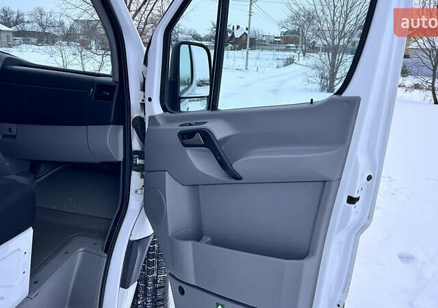 Белый Мерседес Sprinter, объемом двигателя 0 л и пробегом 330 тыс. км за 21800 $, фото 36 на Automoto.ua