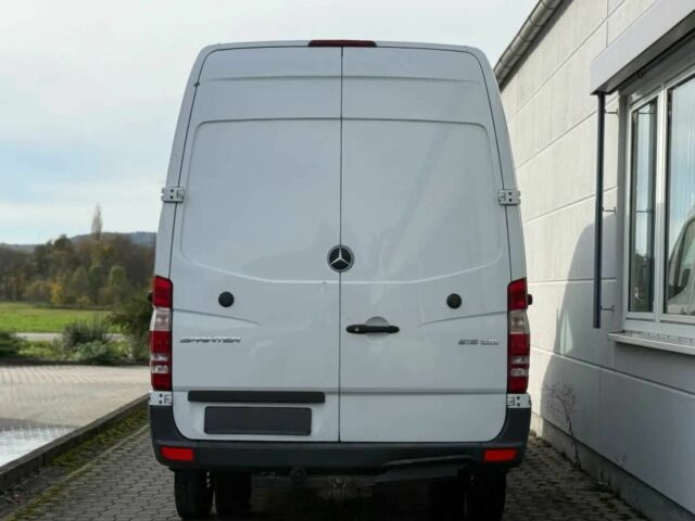 Белый Мерседес Sprinter, объемом двигателя 2.2 л и пробегом 70 тыс. км за 6500 $, фото 4 на Automoto.ua