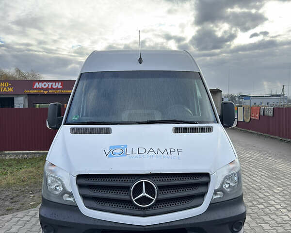 Белый Мерседес Sprinter, объемом двигателя 2.14 л и пробегом 386 тыс. км за 24000 $, фото 1 на Automoto.ua