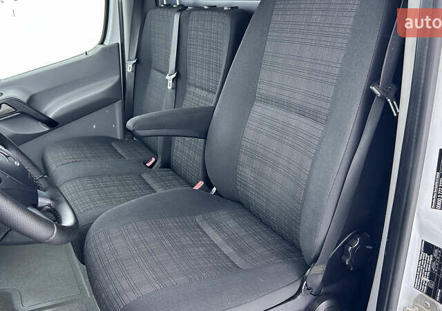 Белый Мерседес Sprinter, объемом двигателя 0 л и пробегом 330 тыс. км за 21800 $, фото 29 на Automoto.ua