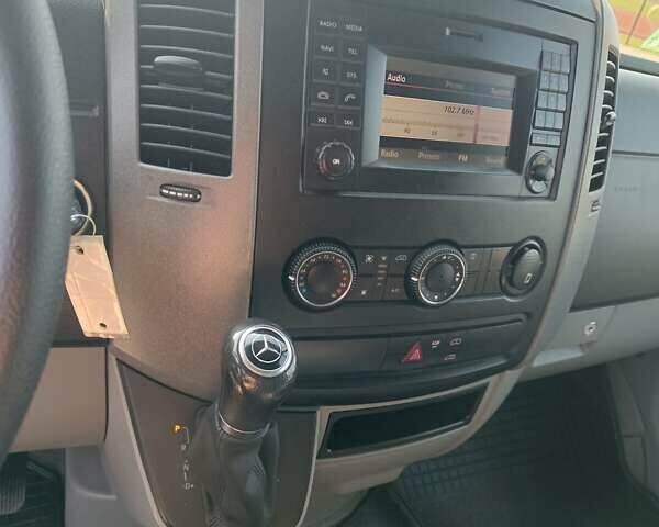 Белый Мерседес Sprinter, объемом двигателя 3 л и пробегом 280 тыс. км за 24999 $, фото 16 на Automoto.ua