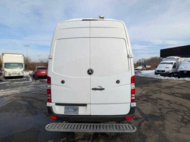 Белый Мерседес Sprinter, объемом двигателя 2.1 л и пробегом 77 тыс. км за 10000 $, фото 4 на Automoto.ua