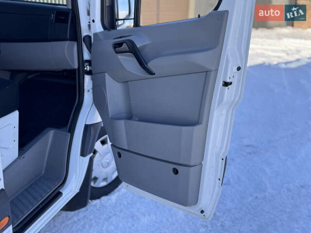 Белый Мерседес Sprinter, объемом двигателя 2.2 л и пробегом 338 тыс. км за 20500 $, фото 18 на Automoto.ua