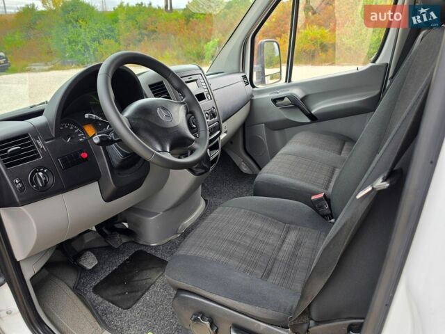 Белый Мерседес Sprinter, объемом двигателя 2.2 л и пробегом 305 тыс. км за 22499 $, фото 21 на Automoto.ua